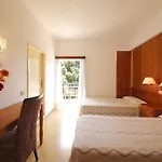 Eden Hotel *