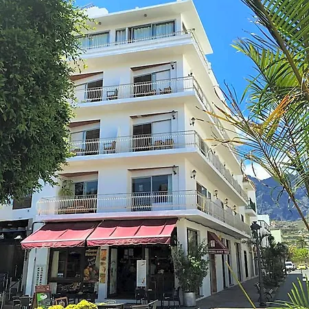 Eden Hotel *